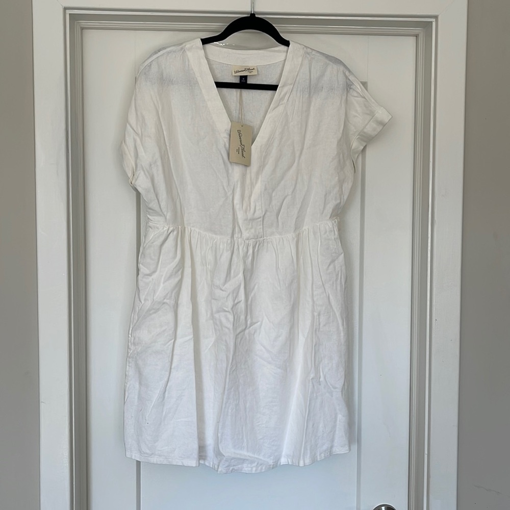 White flowy dreas